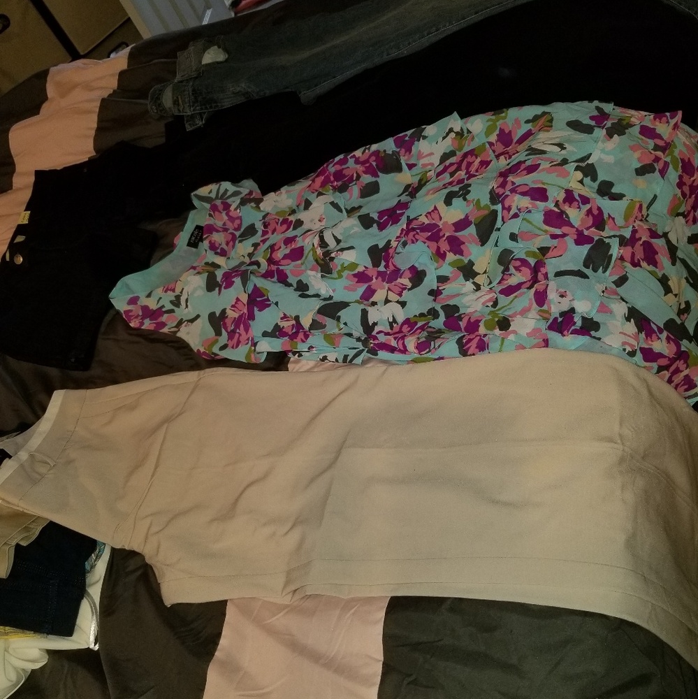 WOMEN'S 5 PIECE CLOTHING LOT SIZE 12